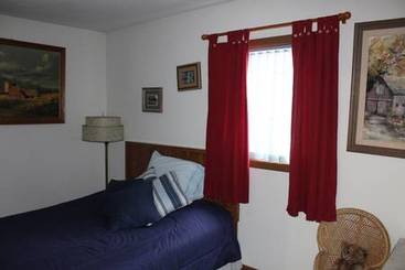 Bedroom 4 of 3446 Dogwood Avenue