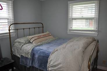 Bedroom of 5380 Lakeview Dr