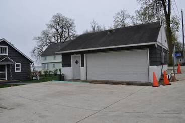 Garage of 5380 Lakeview Dr