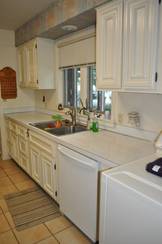Kitchen of 2502 N Shore Dr