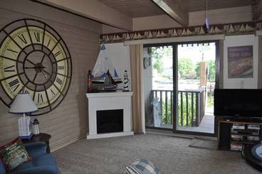 Living Room of 2700 N Shore Dr #G-24