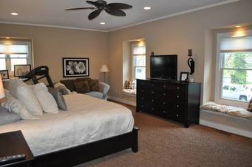 Master Bedroom of 17 Country Club Pl